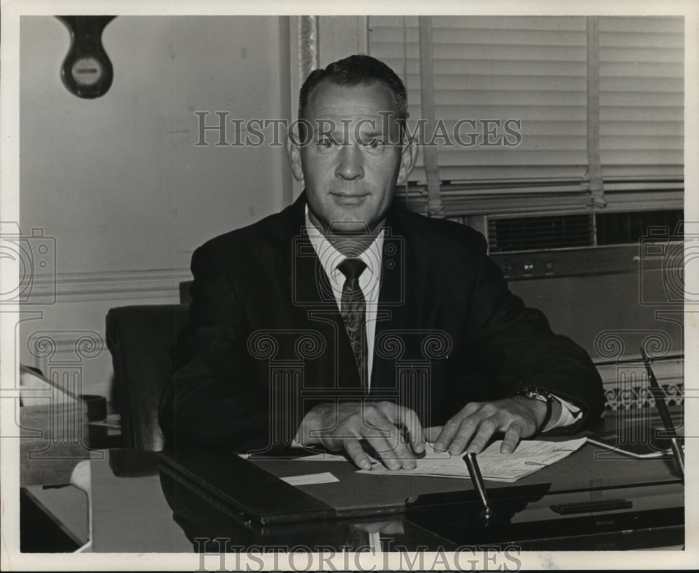 1968 Press Photo Alabama State Banking Superintendent Clarence (Butch) Avinger - Historic Images