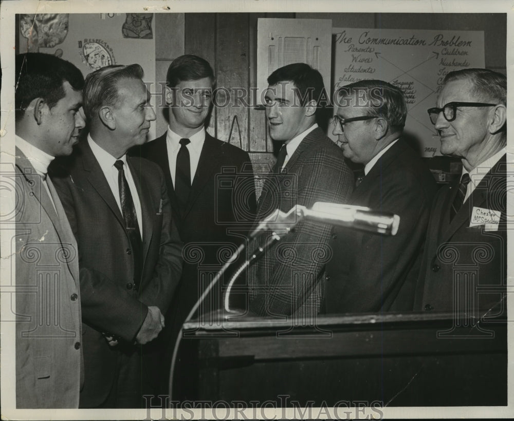 1968 Press Photo Alabama And Auburn Football Teams At Trinity Methodist Church - Historic Images