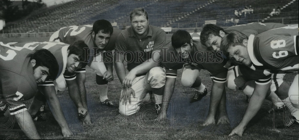 1970 Press Photo Jacksonville State Football Cch Jim Fuller And Offensive Line - Historic Images