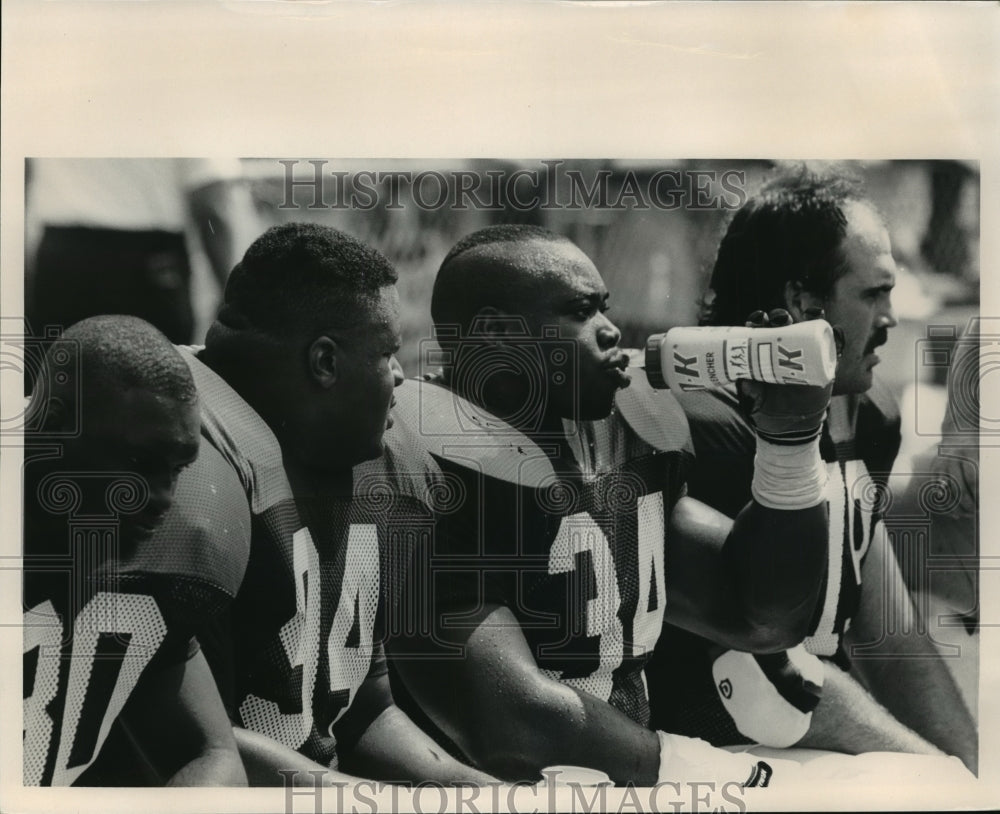 Press Photo University Of Alabama Football&#39;s Robert Stewart Refreshes On Bench- Historic Images