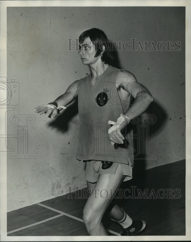 1975 Press Photo Birmingham Professional Champion Handball Player B.C. Kitchings - Historic Images