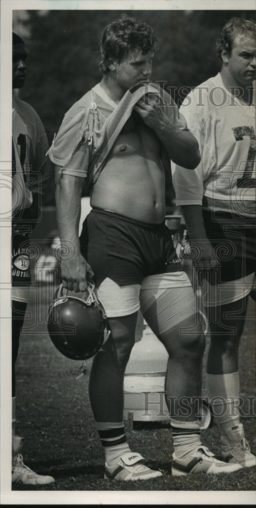 1985 Press Photo University Of Alabama Football Offensive Lineman Joe King - Historic Images