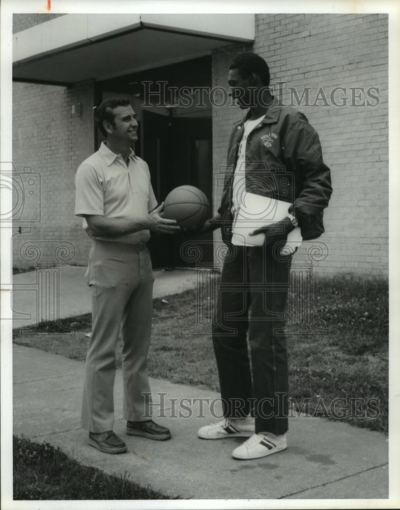 1981 Press Photo University Of Alabama Freshman Basketball Player Bobby Lee Hurt - Historic Images