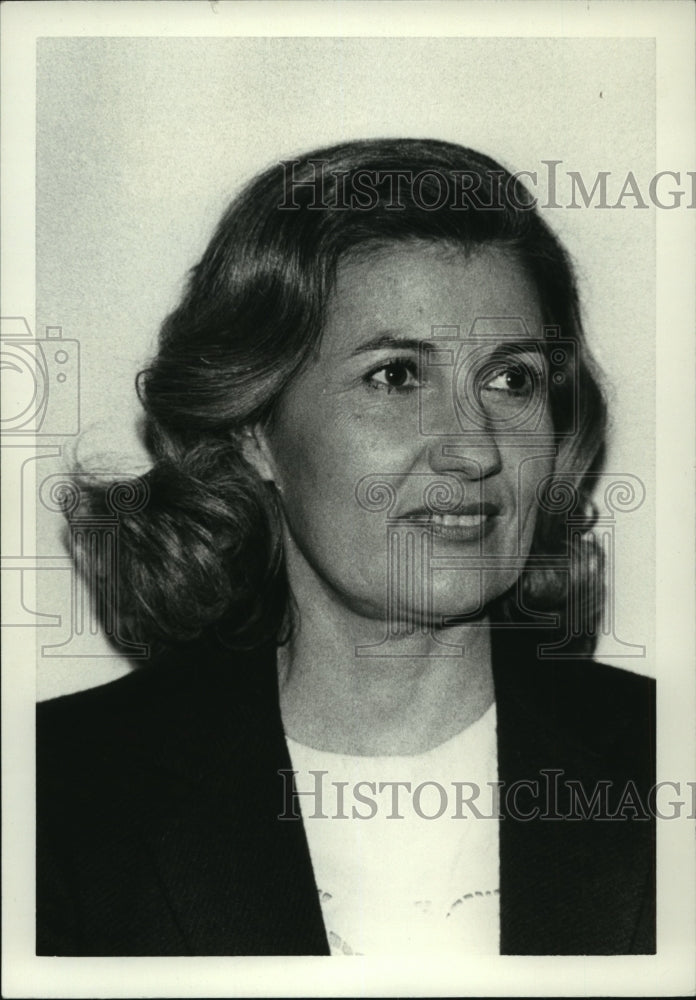 1981 Press Photo Martha Godsey As Seen Listening To Someone Talking To Her - Historic Images