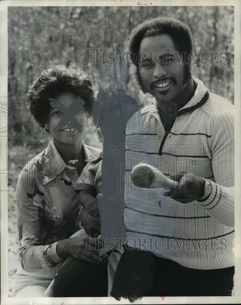 1978 Press Photo California Angels Baseball Player Ron Jackson With Wife and Son - Historic Images