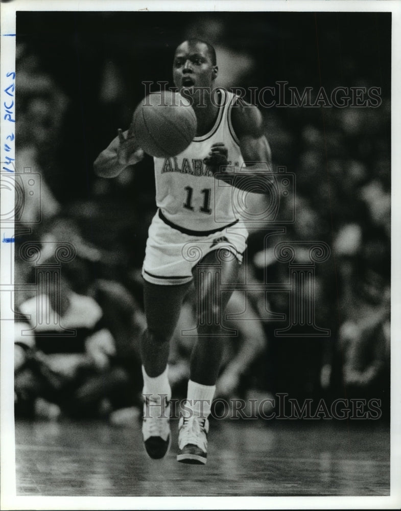 1987 Press Photo Alabama&#39;s James Jackson Has Basketball In Conference Tournament - Historic Images