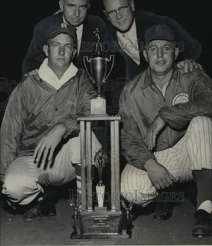 1985 Press Photo Deaton And Rich Softball Managers And Tournament Executives - Historic Images