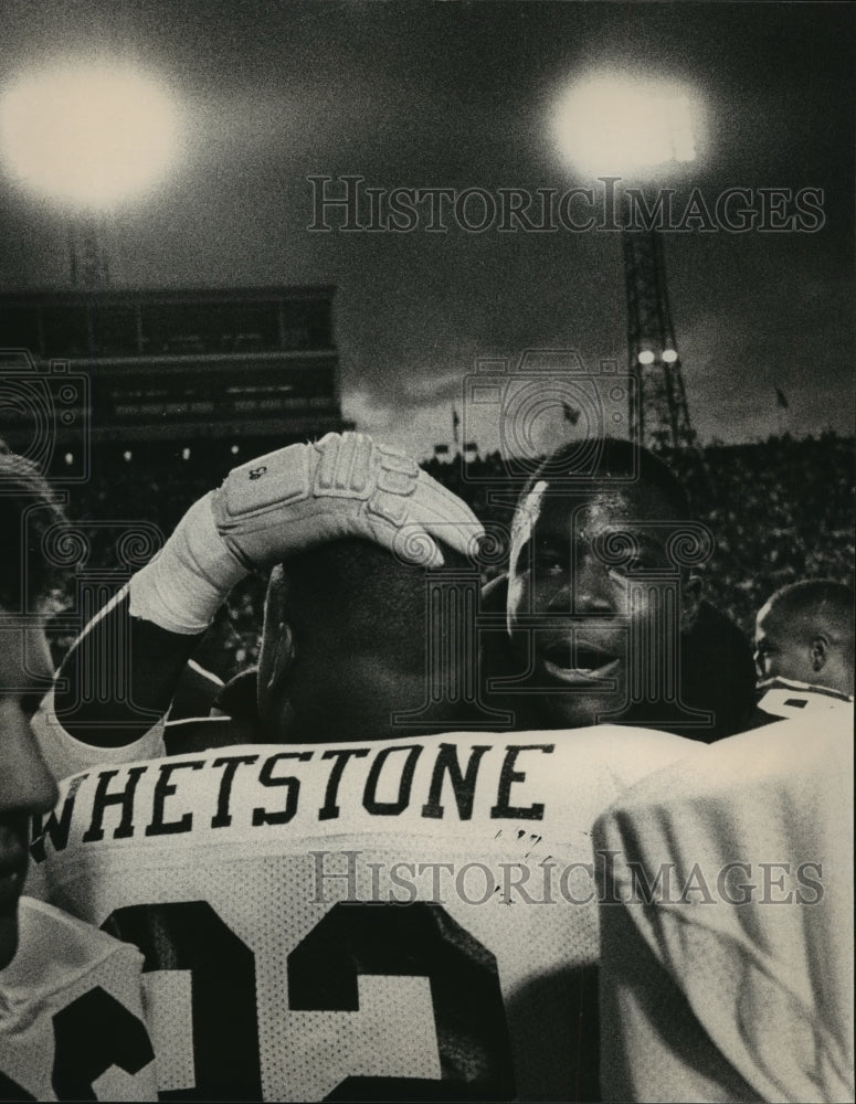 Press Photo Auburn Football Players Whetstone And Bruce Embrace On Sidelines- Historic Images