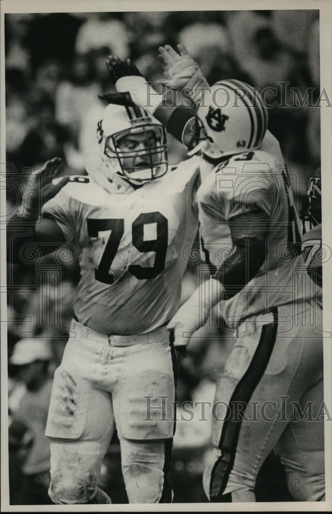 1987 Press Photo Auburn Football Players Celebrate In Win Versus North Carolina - Historic Images