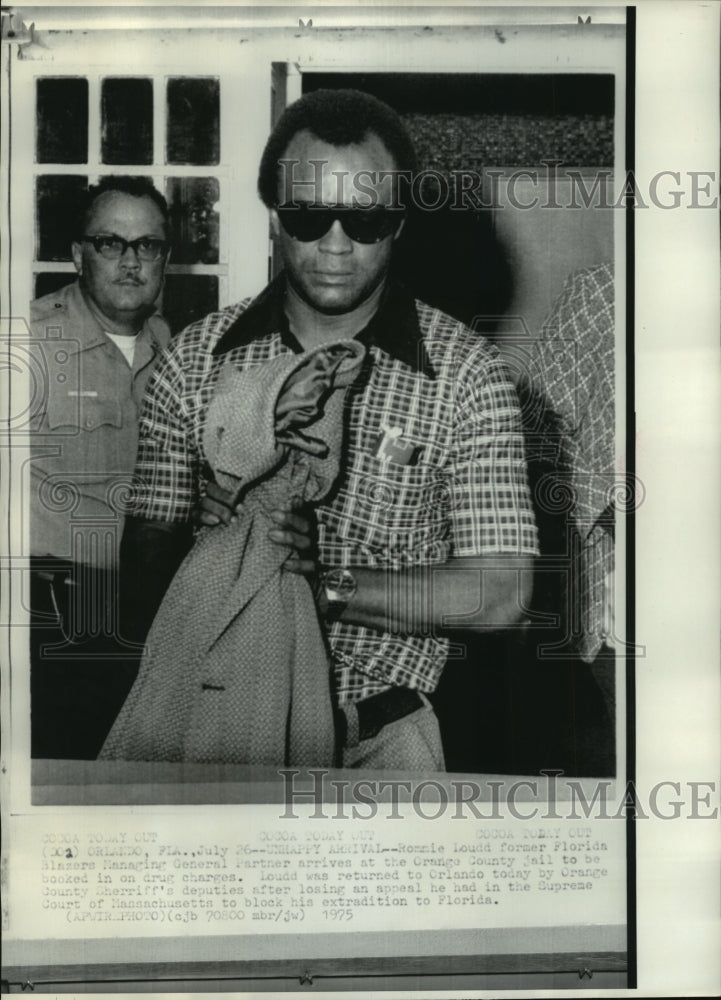 1975 Press Photo Florida Blazers Football General Partner Rommie Loudd To Jail- Historic Images