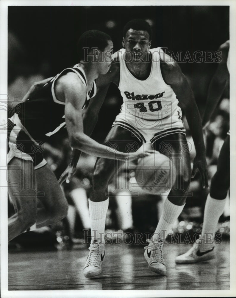 1982 Press Photo Virginia Commonwealth&#39;s Lamb With Basketball, Blazers&#39; Giles - Historic Images