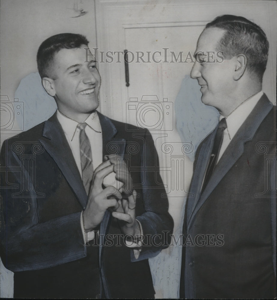 1958 Press Photo Cincinnati Baseball Player Grammas With General Manager Paul- Historic Images