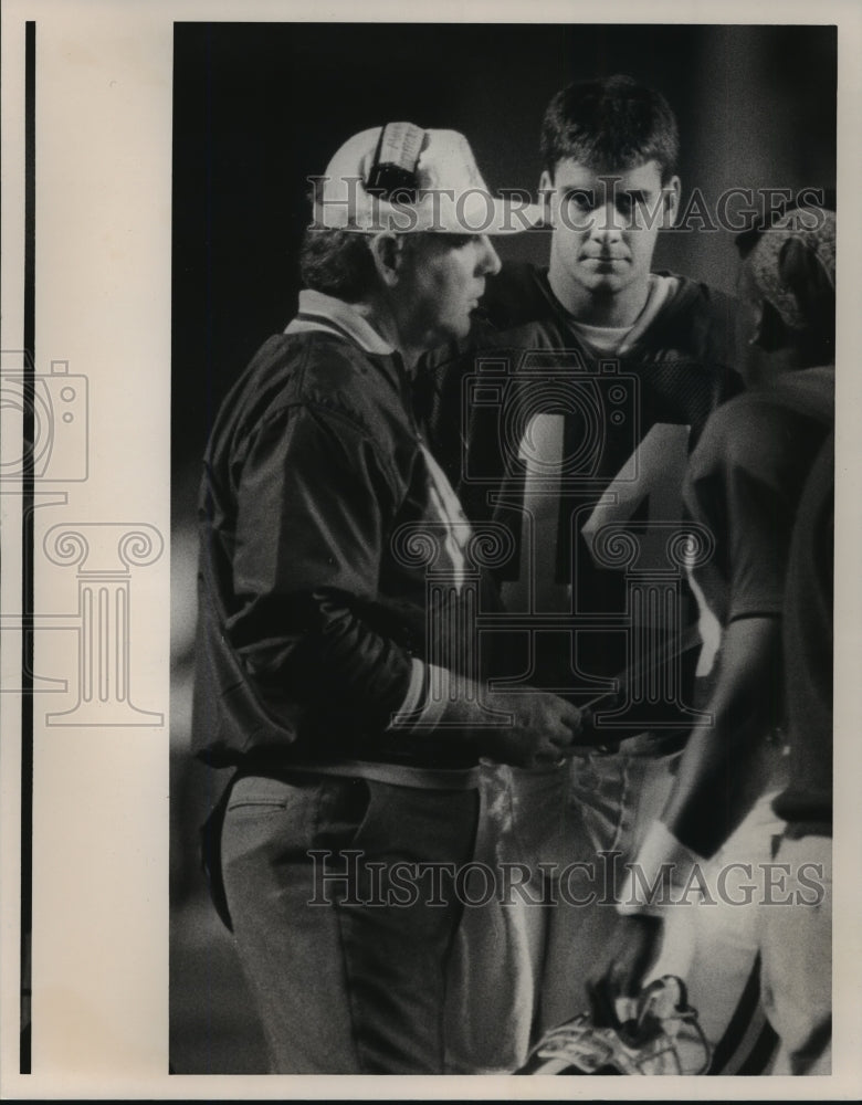 Press Photo Alabama Football Quarterback Gary Hollinsworth Talks With Coach - Historic Images