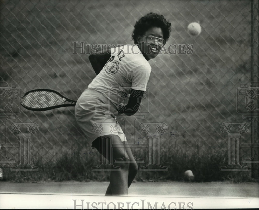 1982 Press Photo Nationally-Rated Tennis Player Gretchen Hicks Prepares Backhand - Historic Images