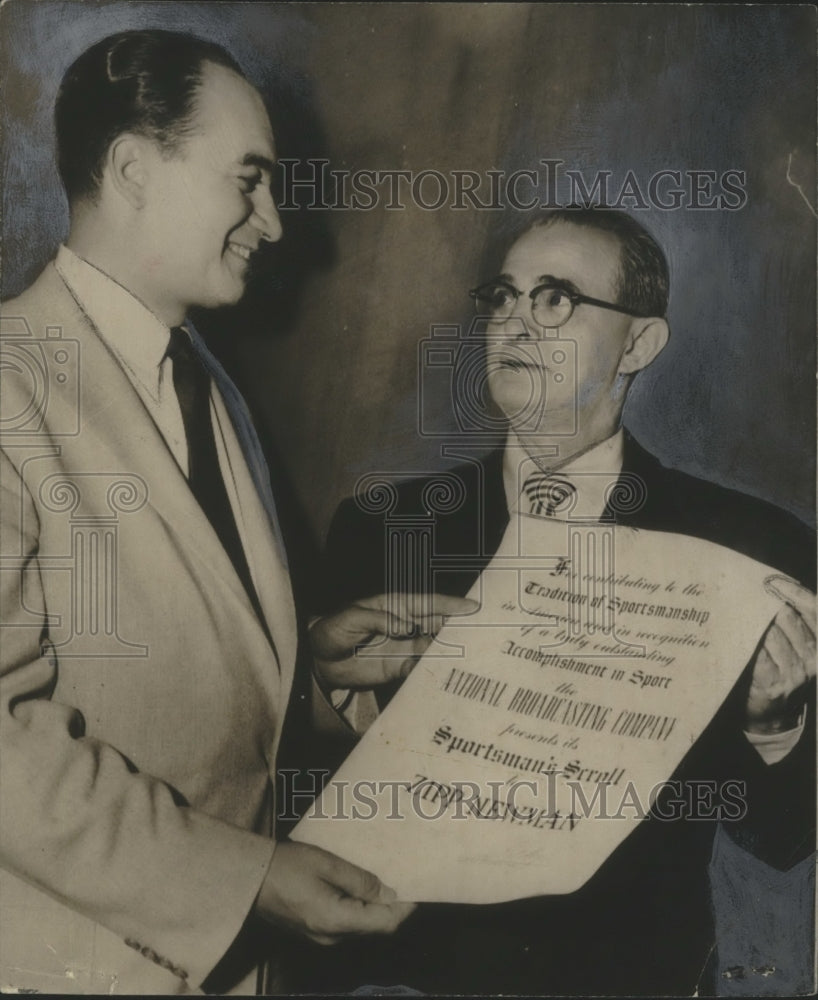 1953 Press Photo Newspaperman Henry H. &quot;Zipp&quot; Newman And Sportscaster Mel Allen - Historic Images