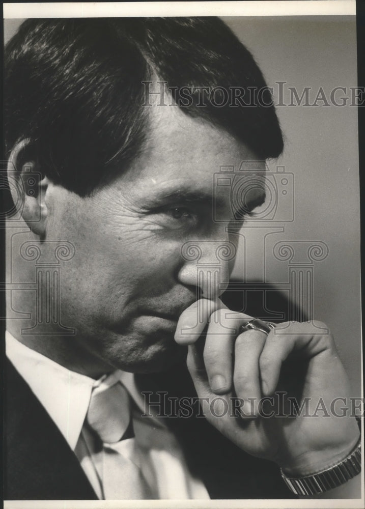 Press Photo University Of Alabama Athletic Director Steve Sloan In Pensive Pose - Historic Images