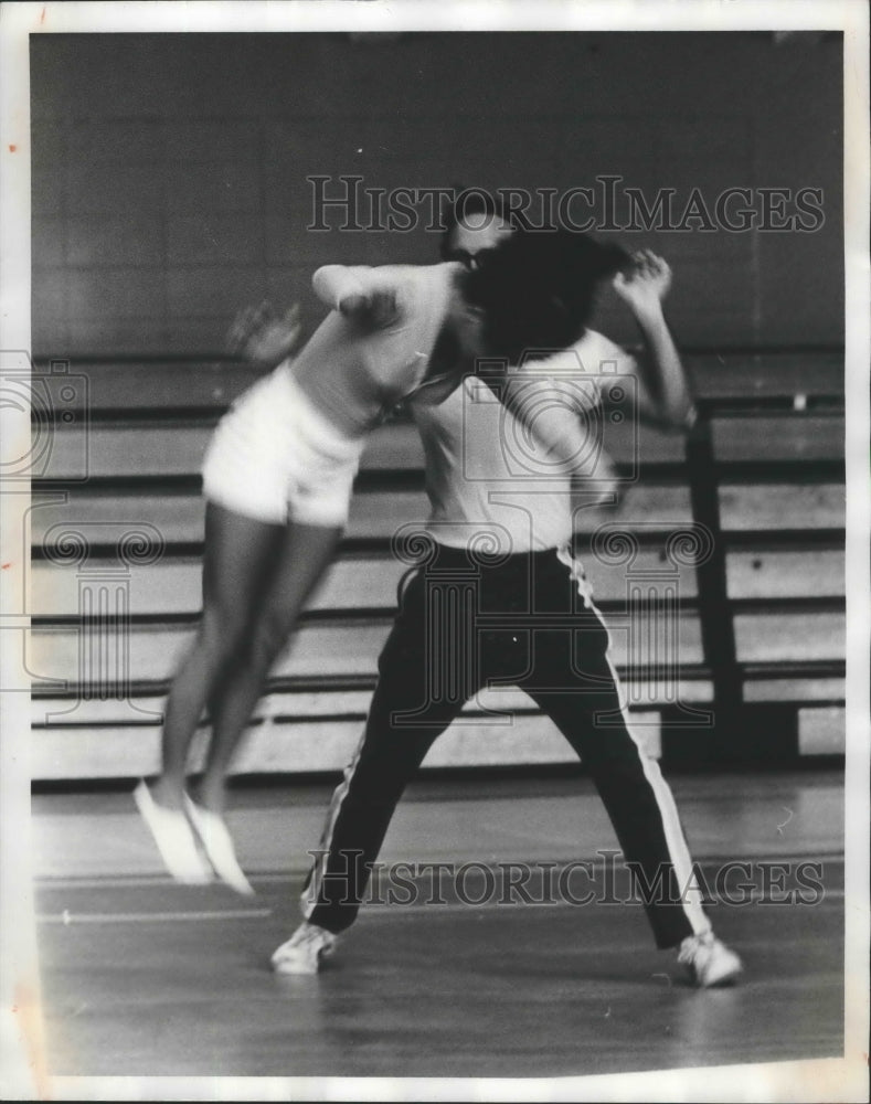 1978 Press Photo Jefferson State Junior College Gymnast Practicing With Coach- Historic Images