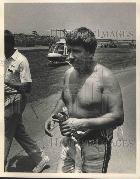 1987 Press Photo Auto Racing's Neil Bonnett After Indianapolis 500 Accident - Historic Images