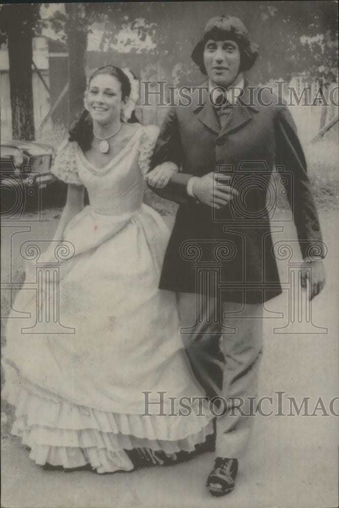 1970 Press Photo Actress Marina Coffa With Jets Football Star-Actor Joe Namath - Historic Images