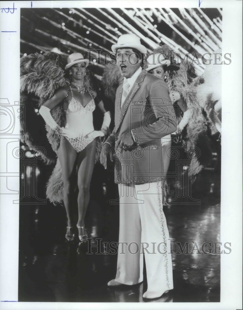 Press Photo Football Legend And Actor Broadway Joe Willie Namath And Showgirls - Historic Images