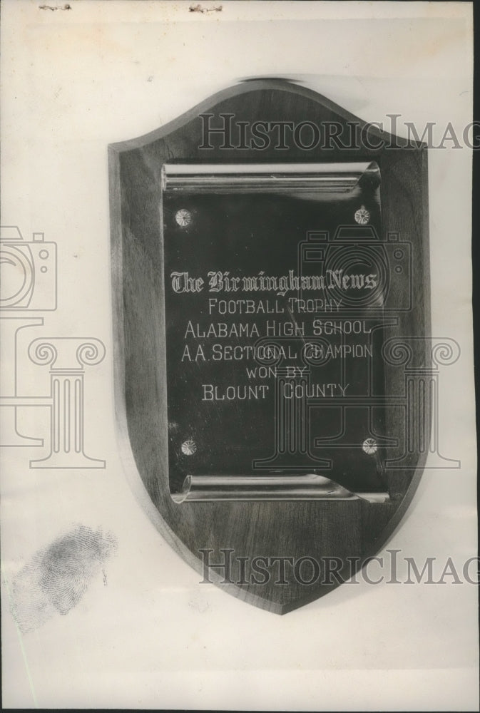 1951 Press Photo Blounty County High Champion Football Award By Birmingham News - Historic Images