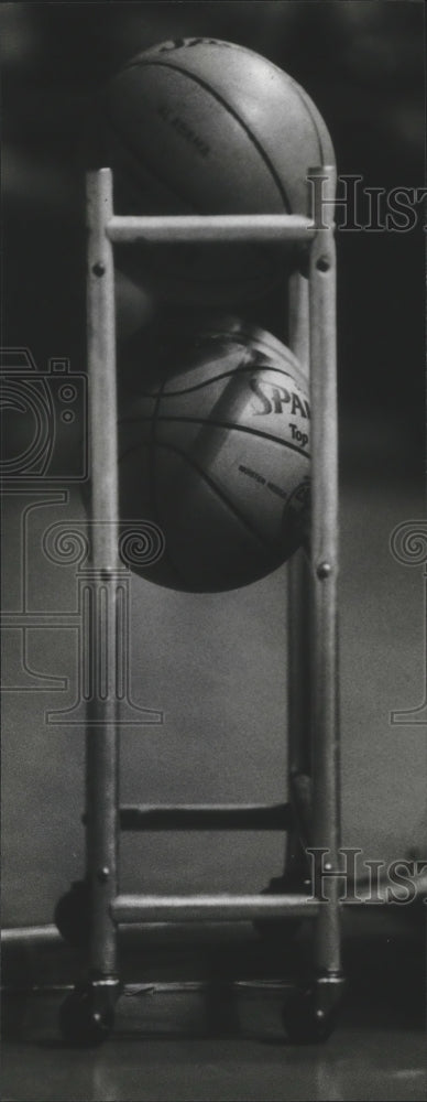 1982 Press Photo Basketballs Sit In Rack Ready To Be Put To Use In Practice - Historic Images