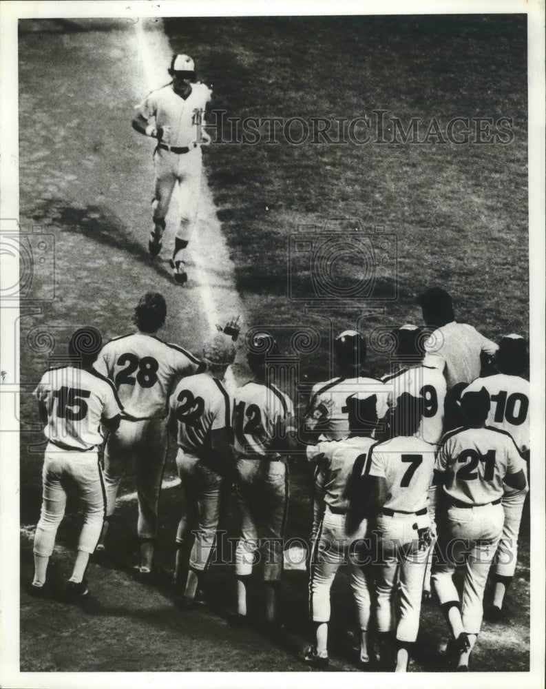 1981 Press Photo Birmingham Baron Baseball Team Waits At Home Plate For Wilson - Historic Images