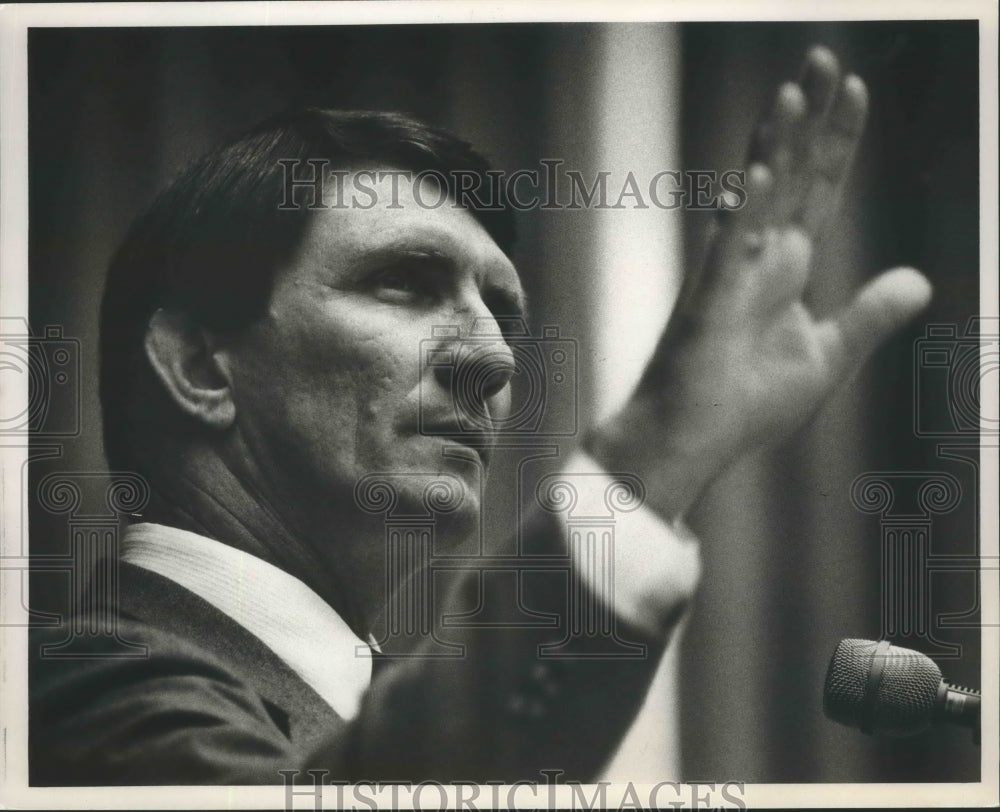 1986 Press Photo Alabama Football Coach Ray Perkins At Quarterback Club Meeting - Historic Images