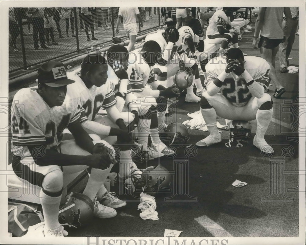 Press Photo Gloom Reigns On Stallions Sideline After Loss To Stars In Football - Historic Images