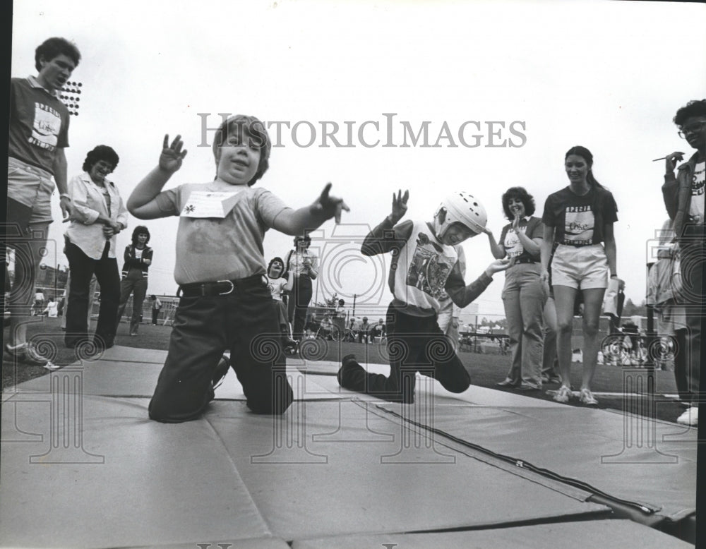 1982 Press Photo Special Olympics Contestants Donnie Wyatt And Tandy Singleton - Historic Images