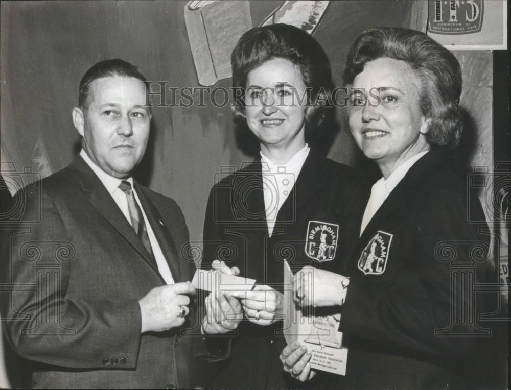 1965 Press Photo Ensley Principal Pennington And Chamber&#39;s Catalino, McAllister - Historic Images