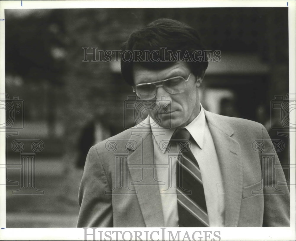 Press Photo University Of Alabama Head Football Coach Ray Perkins In Thought - Historic Images