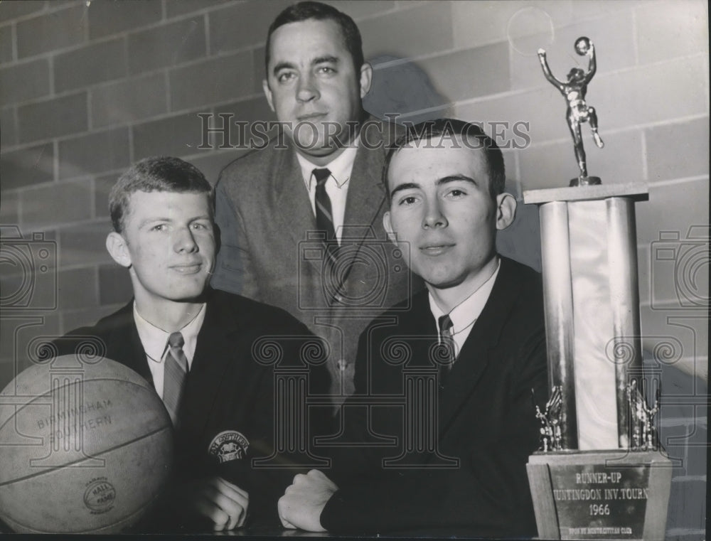 1966 Press Photo Birmingham Southern Basketball&#39;s Lundy, Whitworth; Coach Pickel - Historic Images