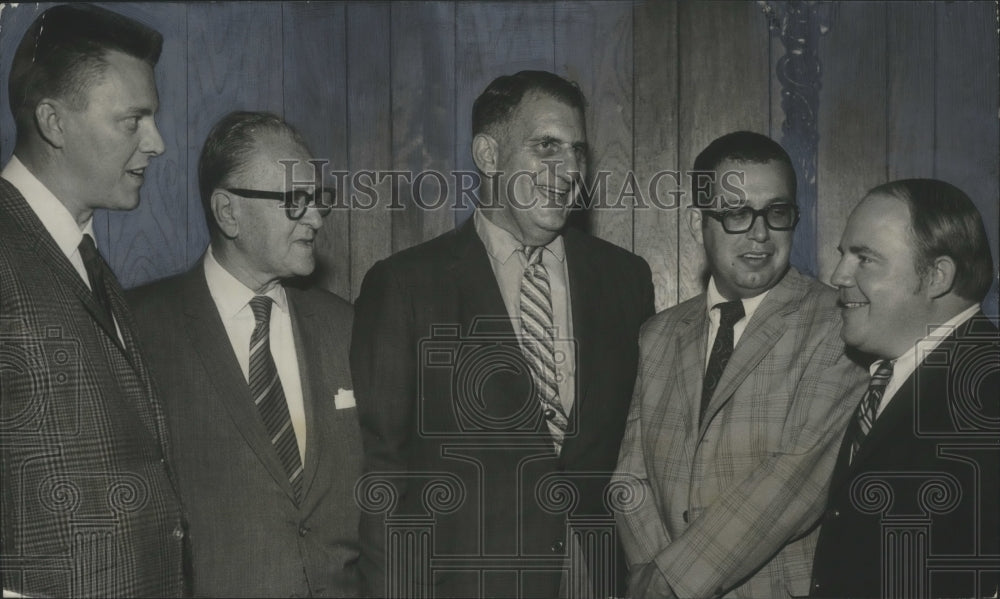 1970 Press Photo Downtown Action Committee Function With Football Sports Writers - Historic Images