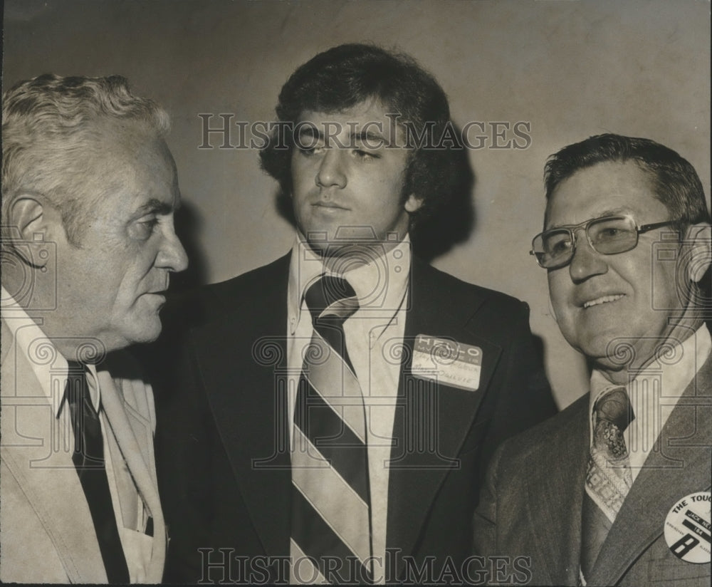 1976 Press Photo Football Trio Of Jack Danahy, Major Ogilvie And Jack Neill - Historic Images