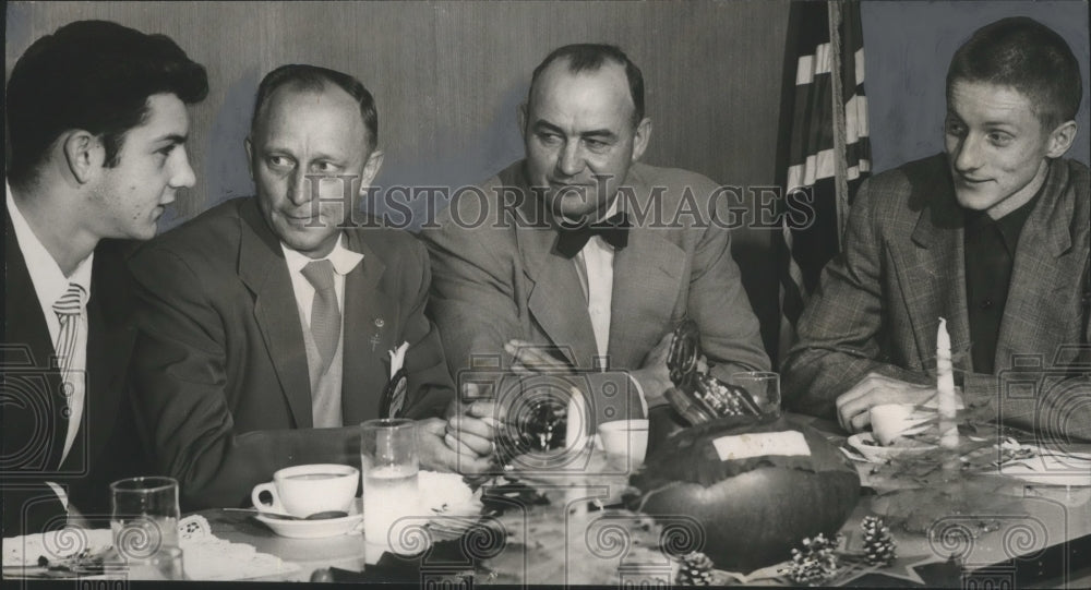 1953 Press Photo Bessemer Lions Club Banquet For Bessemer High Football Team - Historic Images