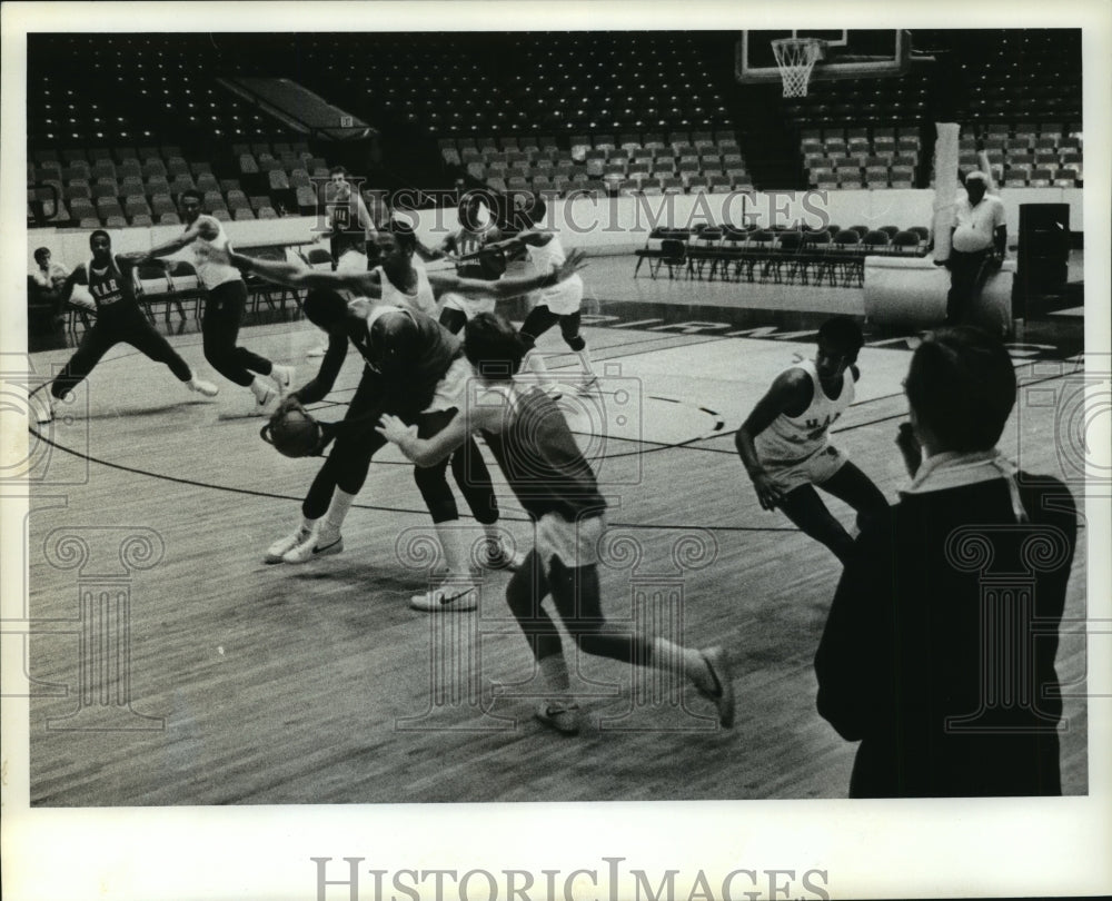 Press Photo University of Alabama Birmingham Basketball game - abns05821 - Historic Images