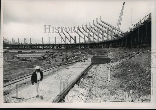 1987 Press Photo Art Clarkson inside Alabama, Hoover Metro Baseball Stadium - Historic Images