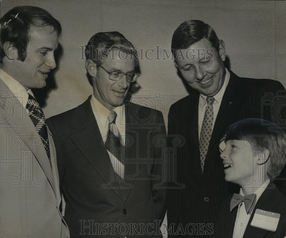 1974 Press Photo Morning Quarterback Club President Sam Cole, Others at Dinner- Historic Images