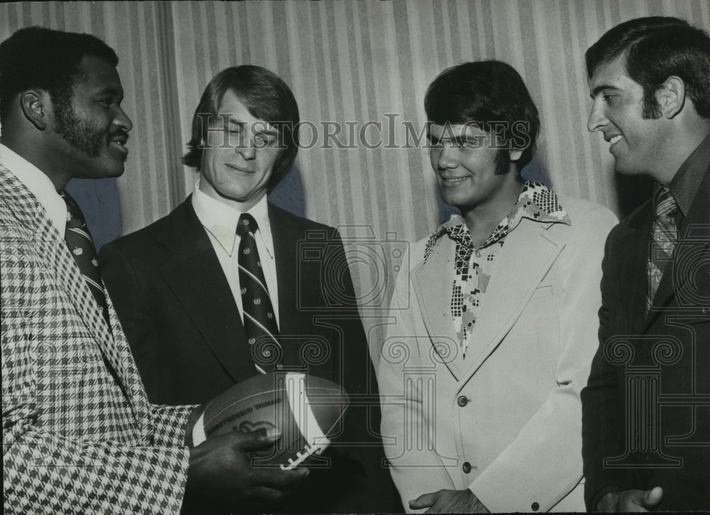 1974 Press Photo Birmingham, Alabama Football Players with Demetrice Jackson - Historic Images