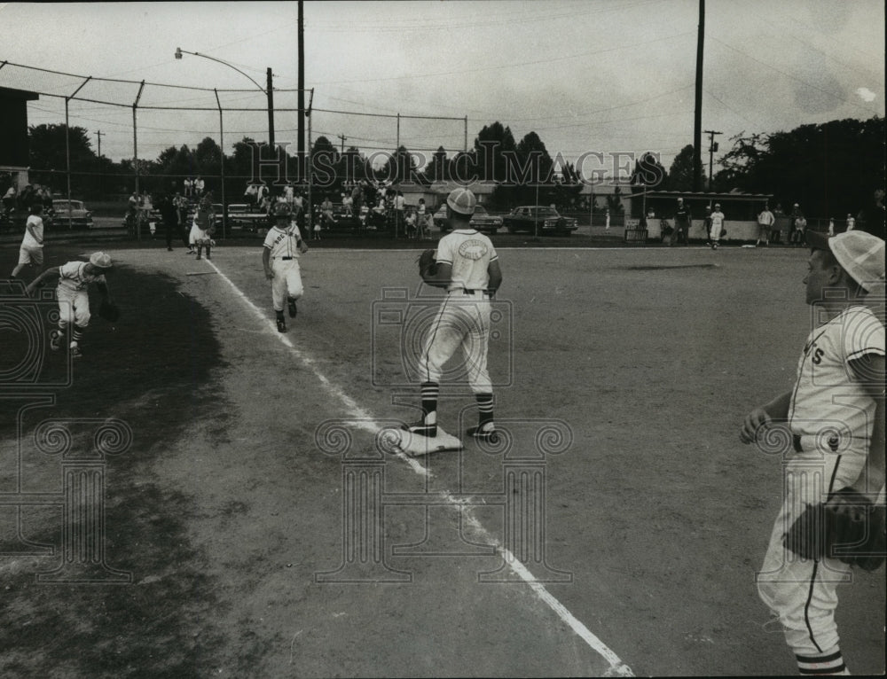 1968 Press Photo Midfield Park, Baseball Field, Players in the middle of Game - Historic Images