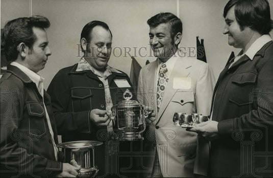 1976 Press Photo Bobby Allison, Tommy Howe and Others at Award Ceremony - Historic Images