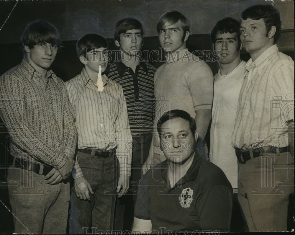 1972 Press Photo Roy Holsomback, coach with sports stars - abns06065 - Historic Images