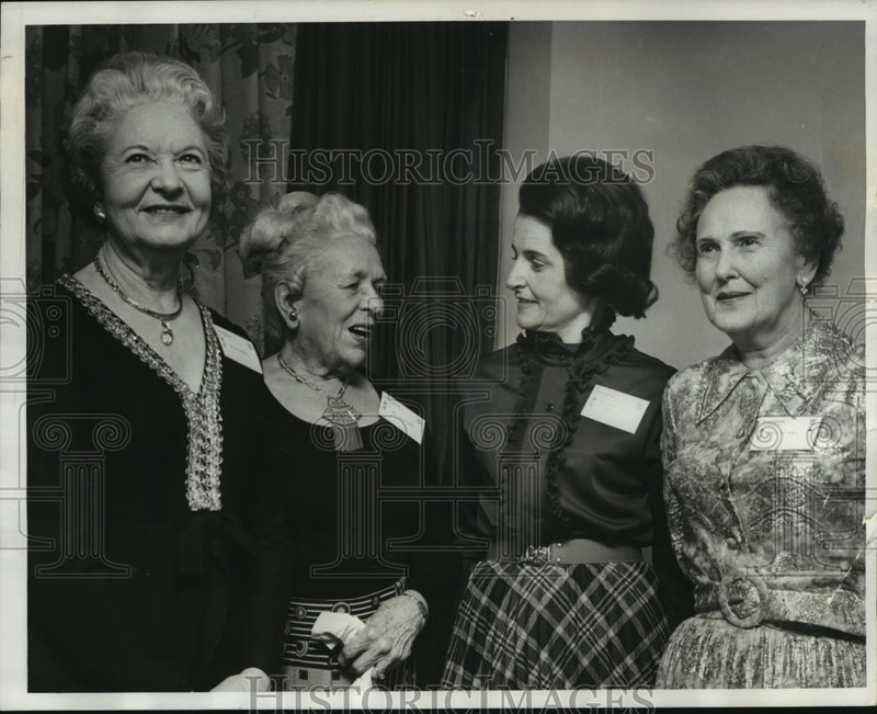 Load image into Gallery viewer, 1973 Press Photo Women's Committee of the Alabama Sports Hall of Fame
