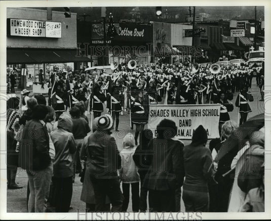 1980 Press Photo marching band in the Homewood, Alabama Christmas Parade - Historic Images