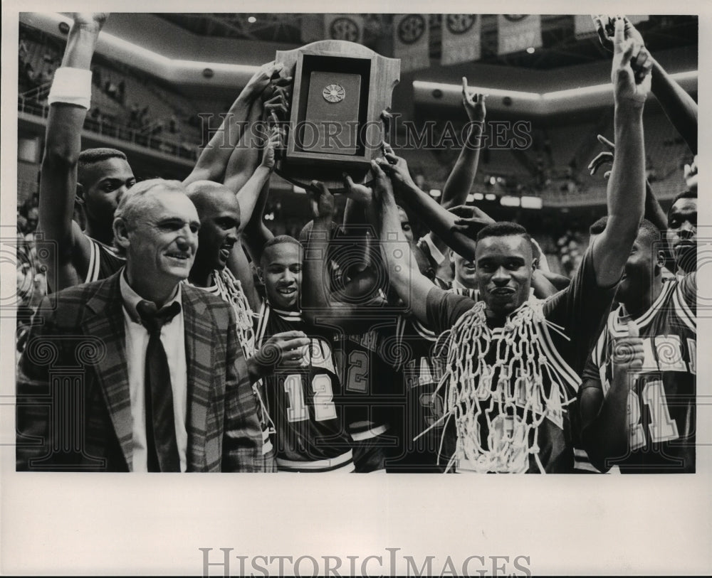 1989 Press Photo Basketball Team and with Trophy - abns06176- Historic Images