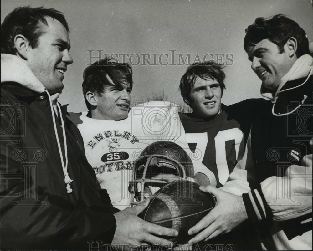 1970 Press Photo Ensley players and Coaches Wayne Turner and Ronnie Syphurs - Historic Images