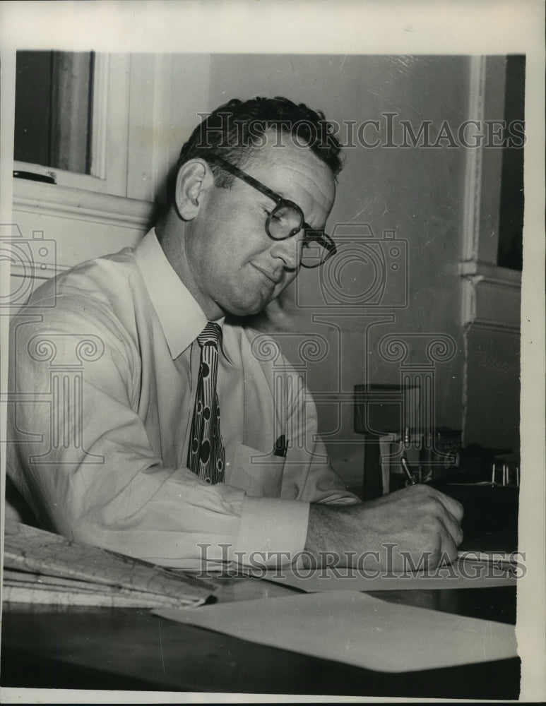 1951 Press Photo Homer Hobbs, Auburn University Assistant Coach - abns06324 - Historic Images