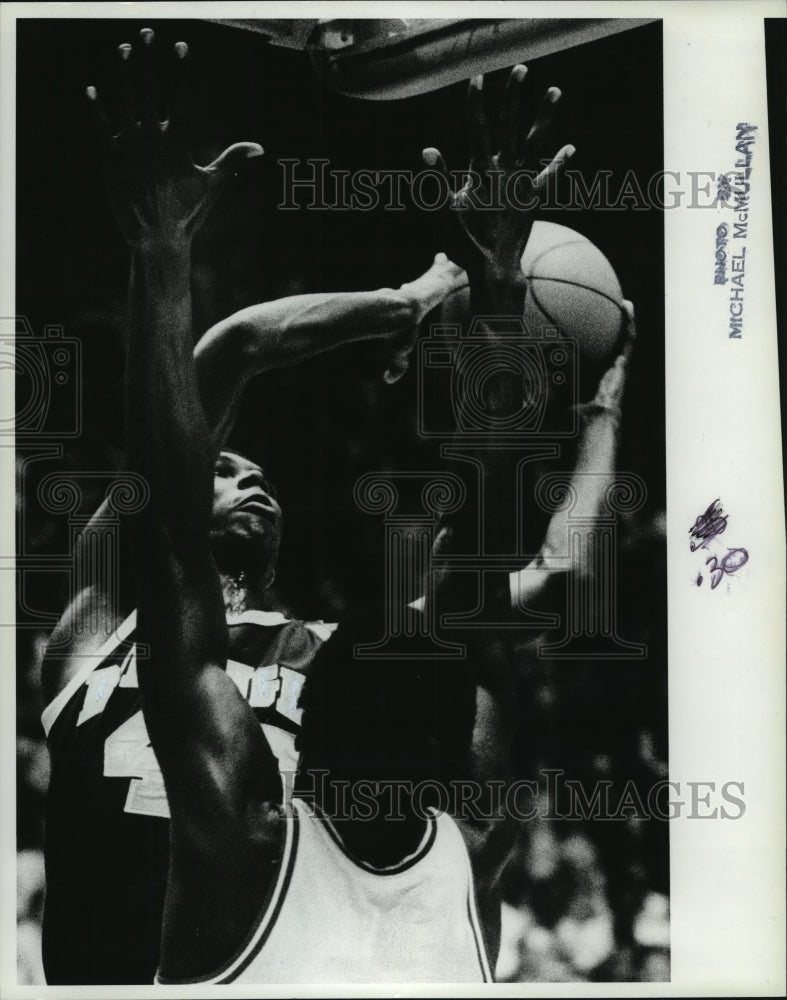 Press Photo University of Alabama Birmingham Basketball Players in Game - Historic Images