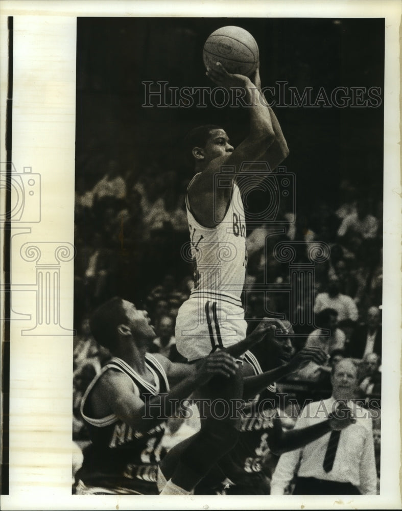 Press Photo University of Alabama Birmingham Basketball Players in Game - Historic Images